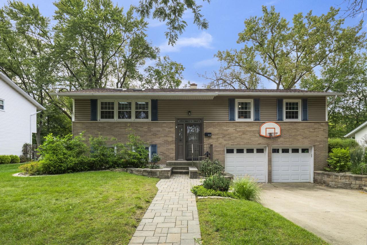 907 E Schirra Dr., Palatine, IL 60074
