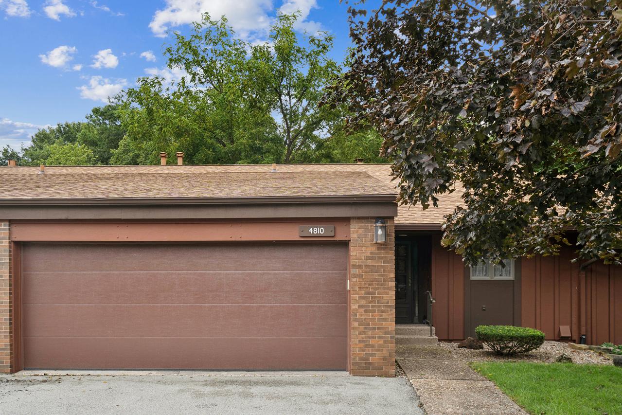 4810 6th Avenue Dr. #6, Moline, IL 61265