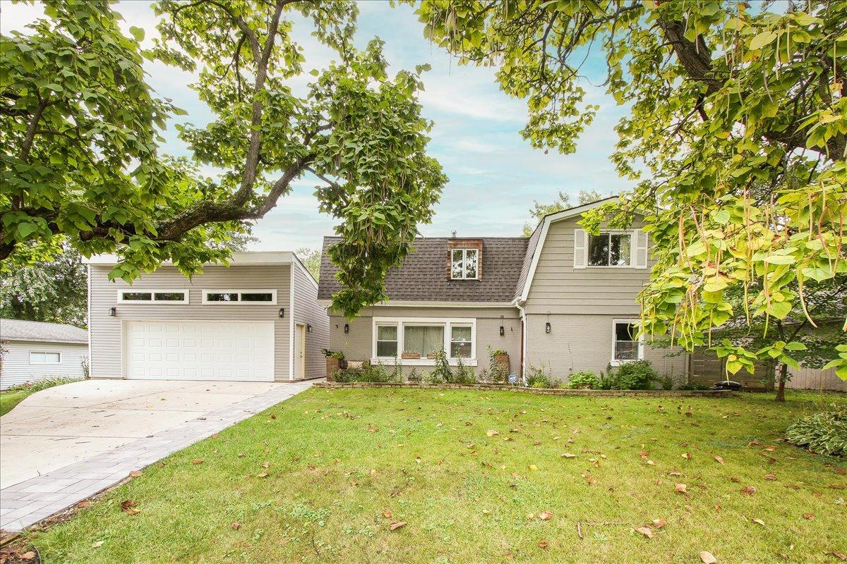 63 Fairway Rd., Lake Zurich, IL 60047