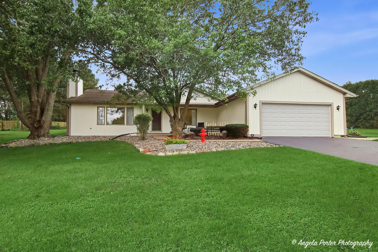 8707 Deer Trail Rd., Spring Grove, IL 60081
