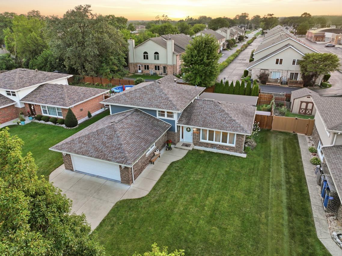 10548 S Tod Dr., Palos Hills, IL 60465