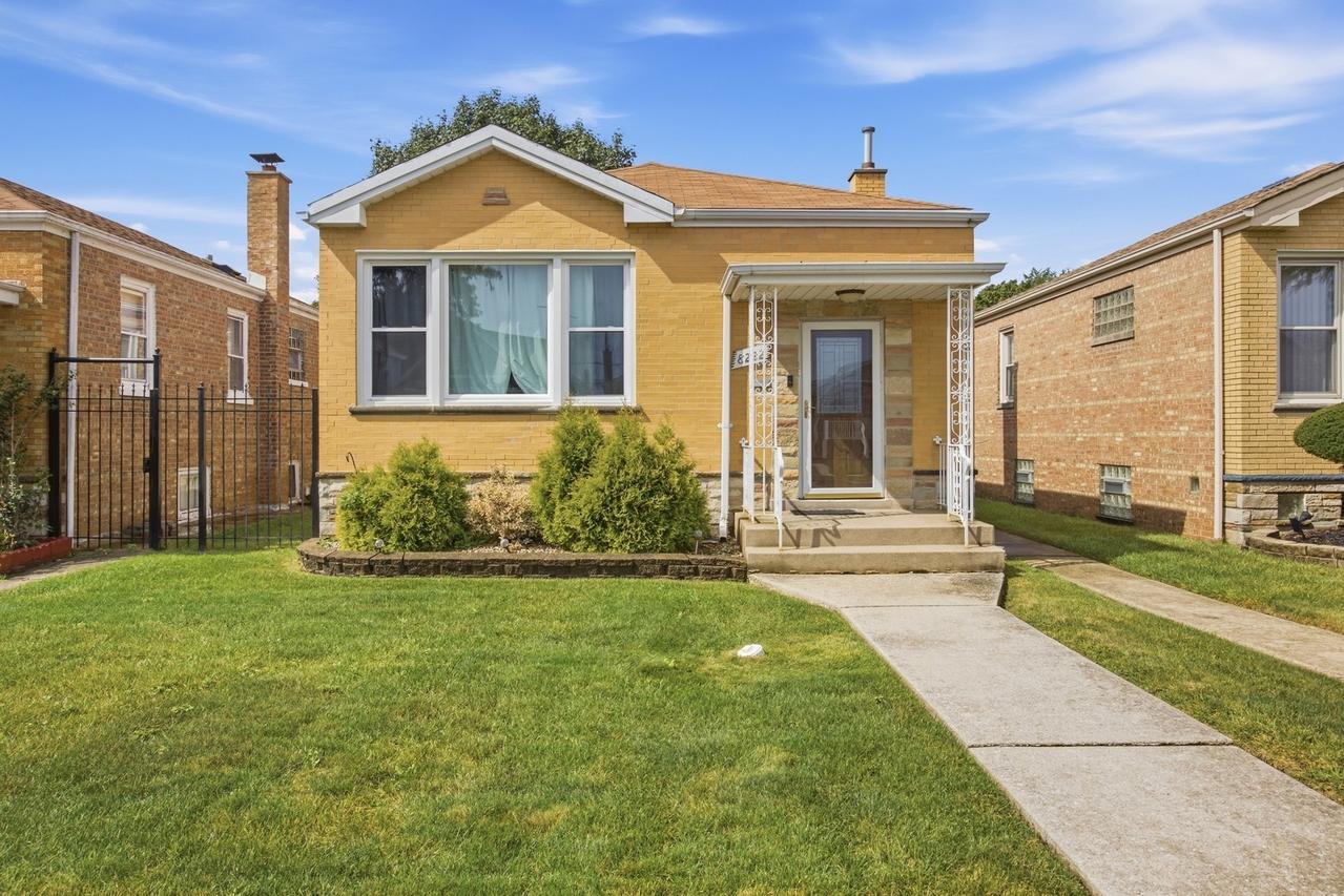 8222 S Albany Ave., Chicago, IL 60652
