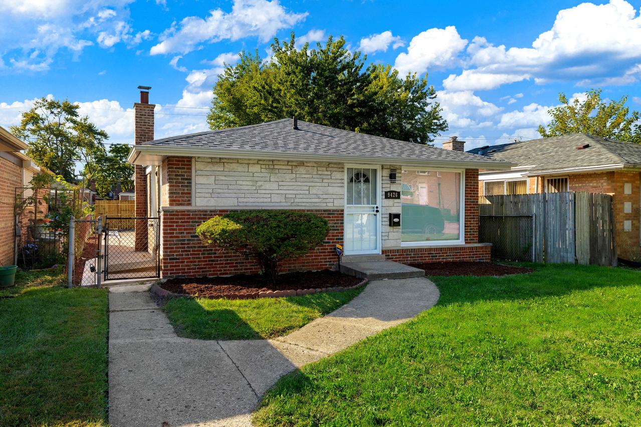 9426 S Peoria St., Chicago, IL 60620
