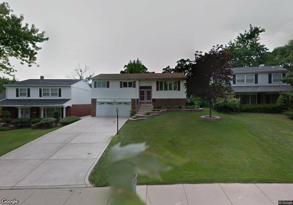9121 Forest Dr., Hickory Hills, IL 60457