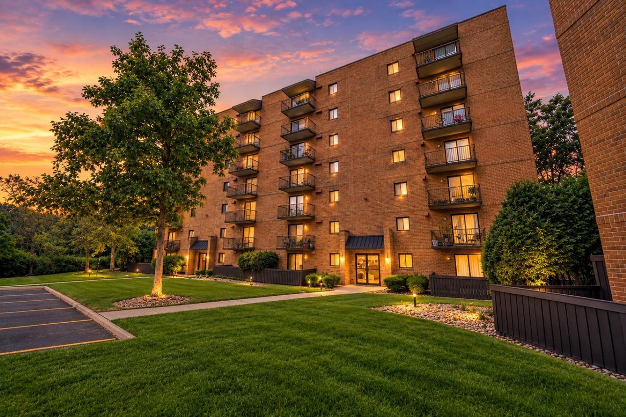 6040 Lake Bluff Dr. #202, Tinley Park, IL 60477