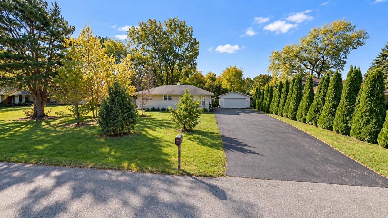 7915 W 101st Pl., Palos Hills, IL 60465