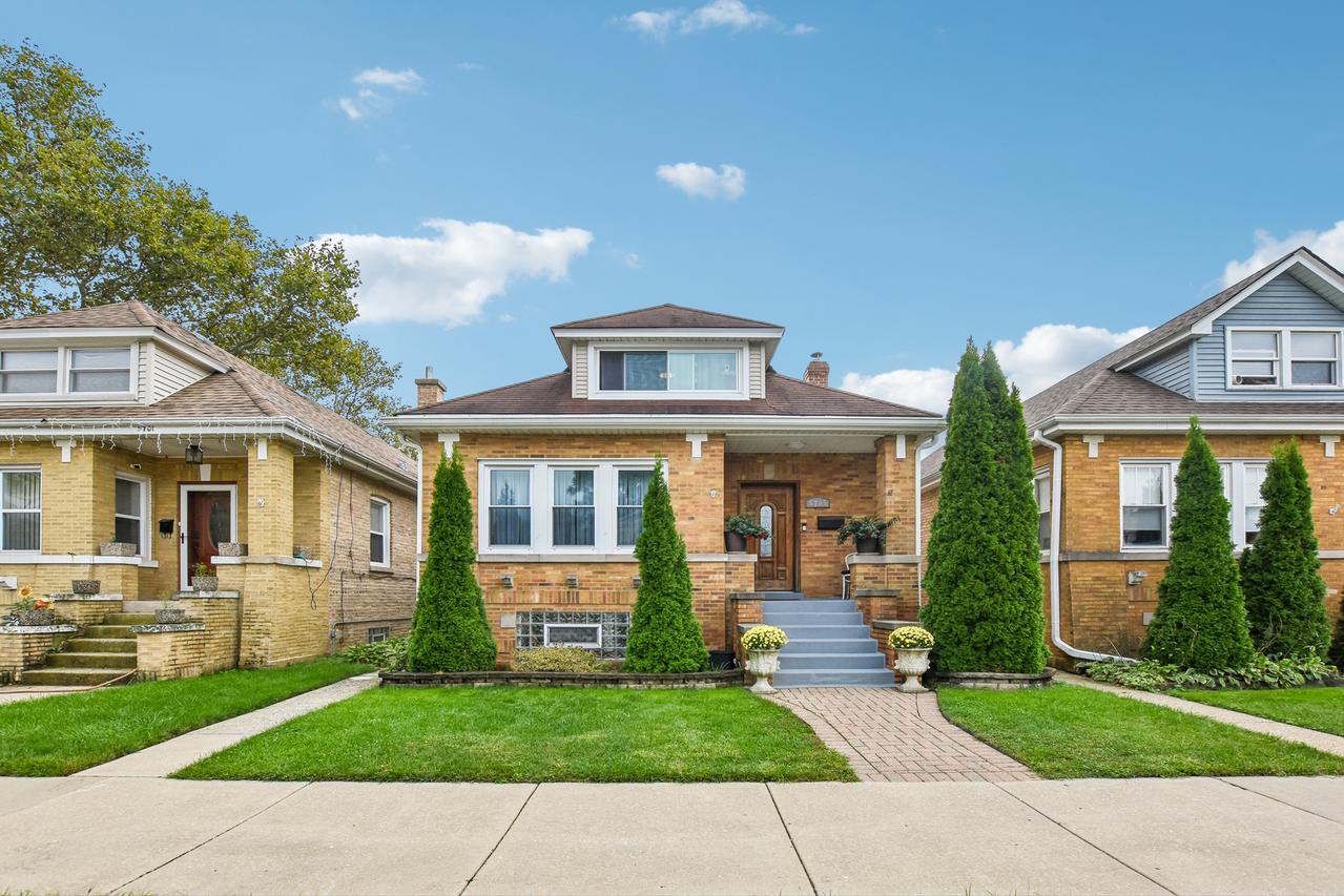 5705 W Newport Ave., Chicago, IL 60634