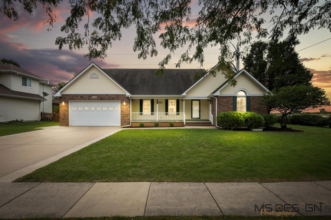 1338 Foxbend Dr., Sycamore, IL 60178