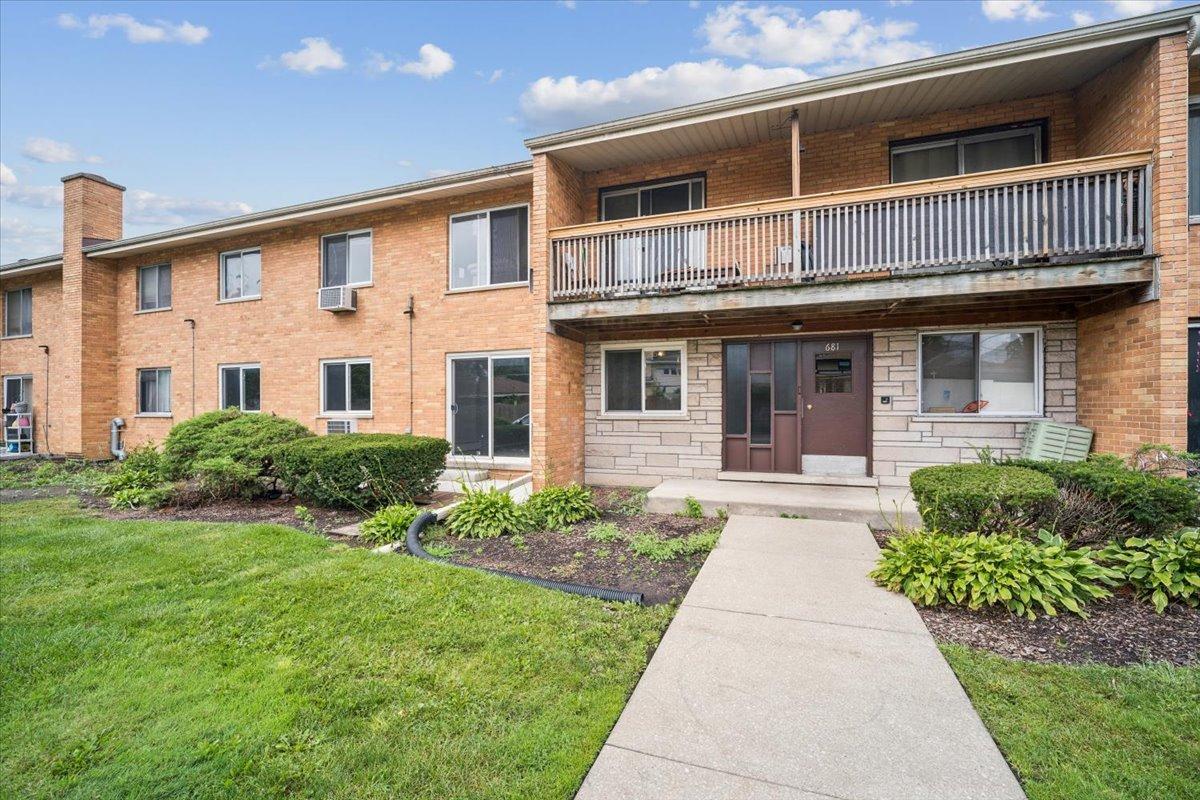 681 Elmhurst Rd. #C, Des Plaines, IL 60016