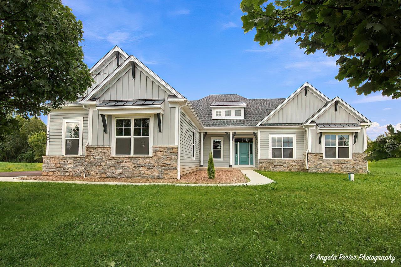 2907 Pioneer Oaks Dr., Ringwood, IL 60072