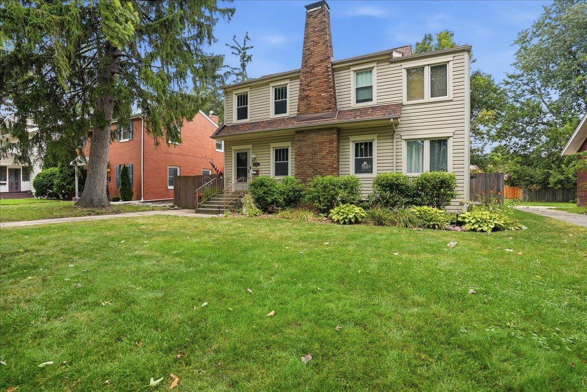 2014 E Jackson St., Bloomington, IL 61701