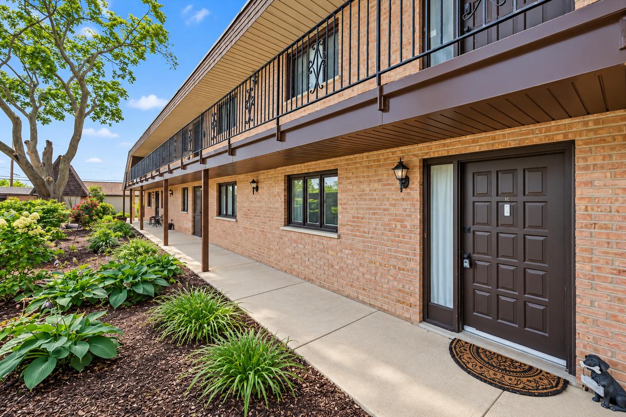520 E Main St. #1C, Barrington, IL 60010