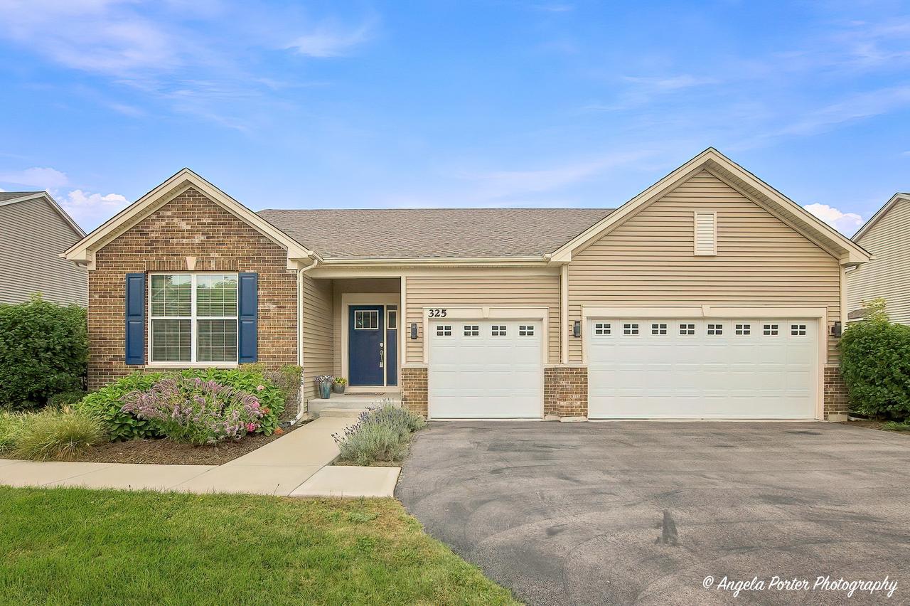 325 Tralee Ln., Mchenry, IL 60050
