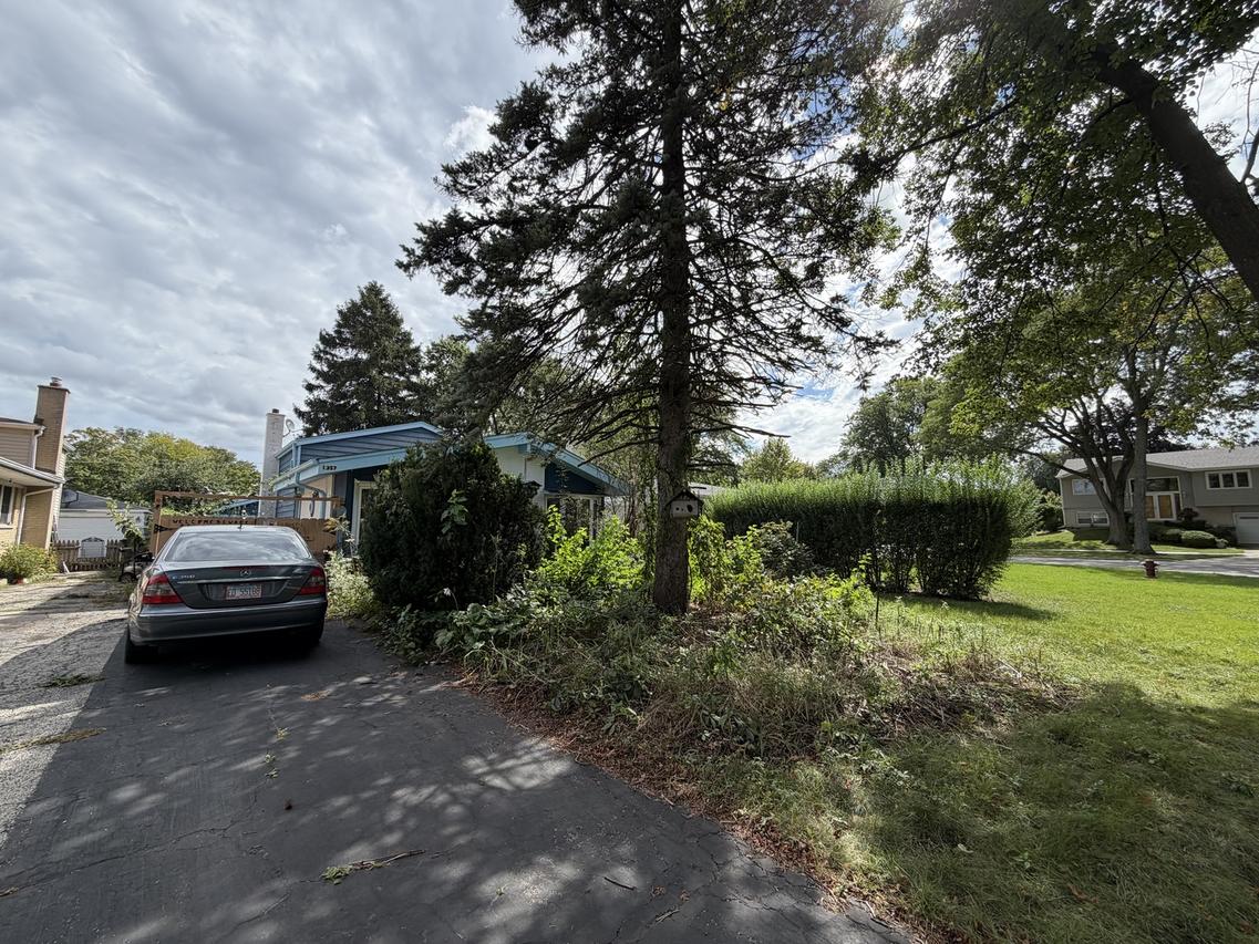 1357 S Vail Ave., Arlington Heights, IL 60005