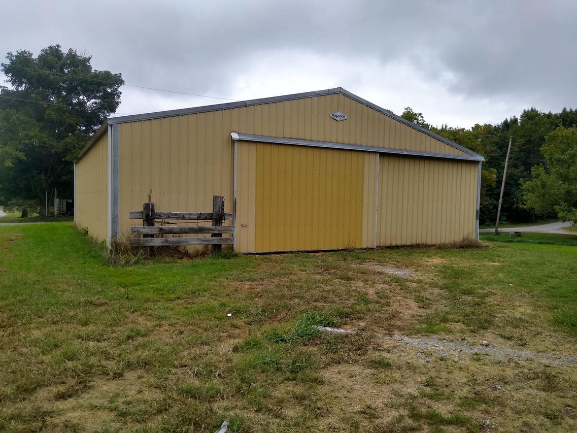 10 North St., New Burnside, IL 62967