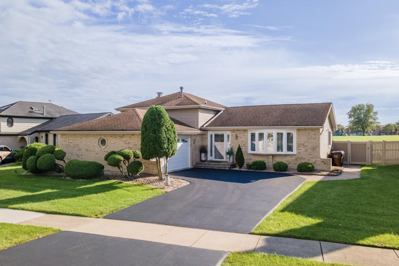 4431 Farmington Ave., Richton Park, IL 60471