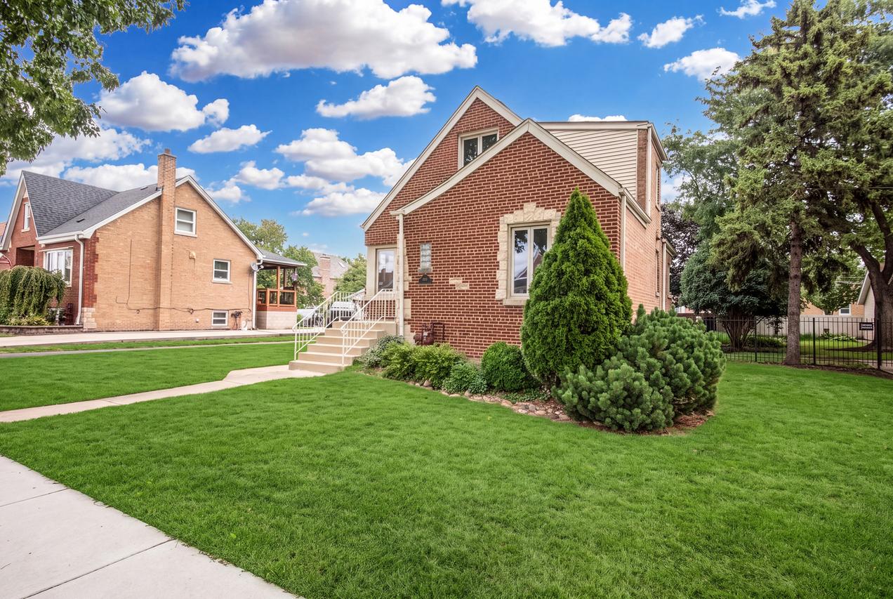 5627 S Neenah Ave., Chicago, IL 60638