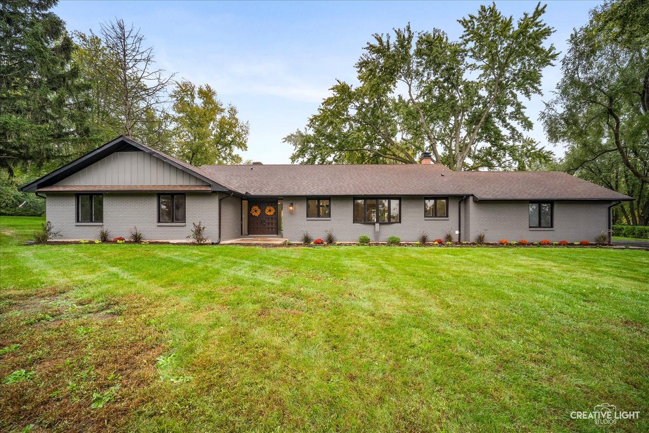 867 Winmoor Dr., Dundee, IL 60118