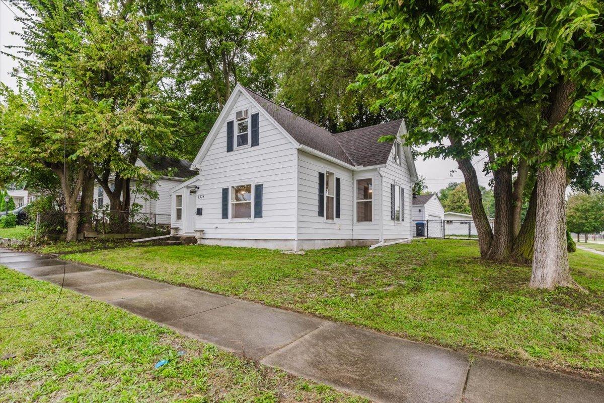 1328 N Mason St., Bloomington, IL 61701