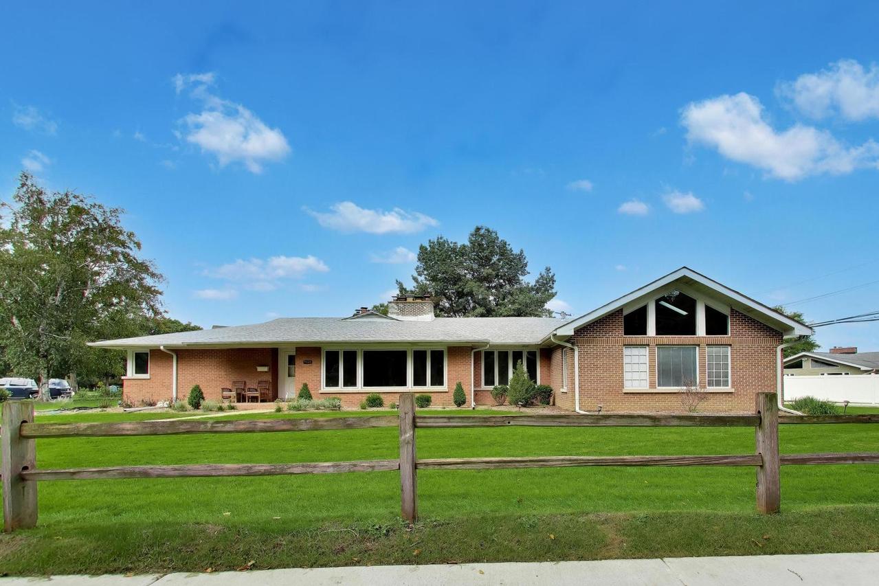 5801 N Lansing Ave., Chicago, IL 60646