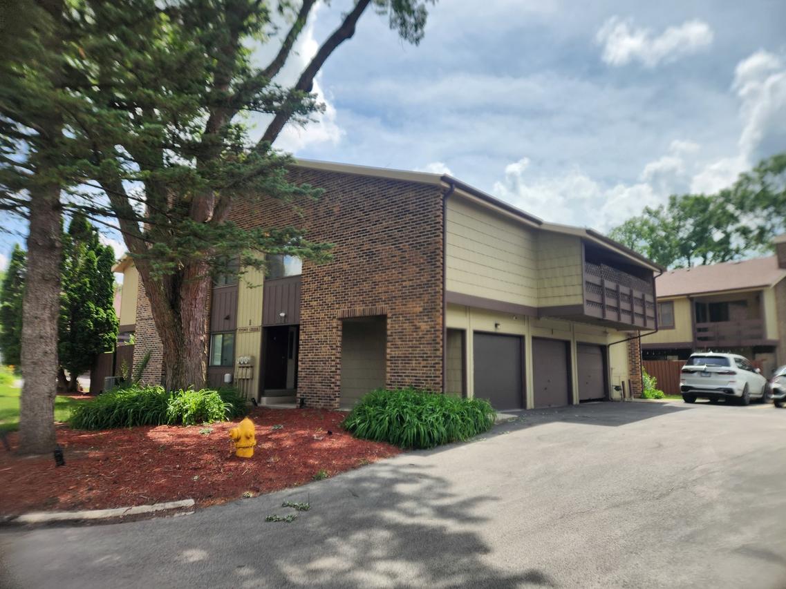 1 Stony Creek Dr. #1B, Palos Hills, IL 60465