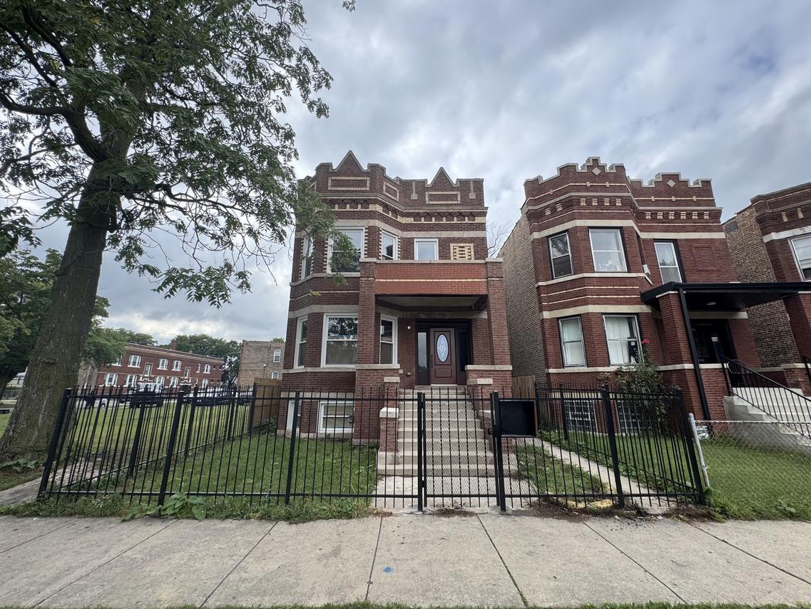 906 N Lavergne Ave., Chicago, IL 60651