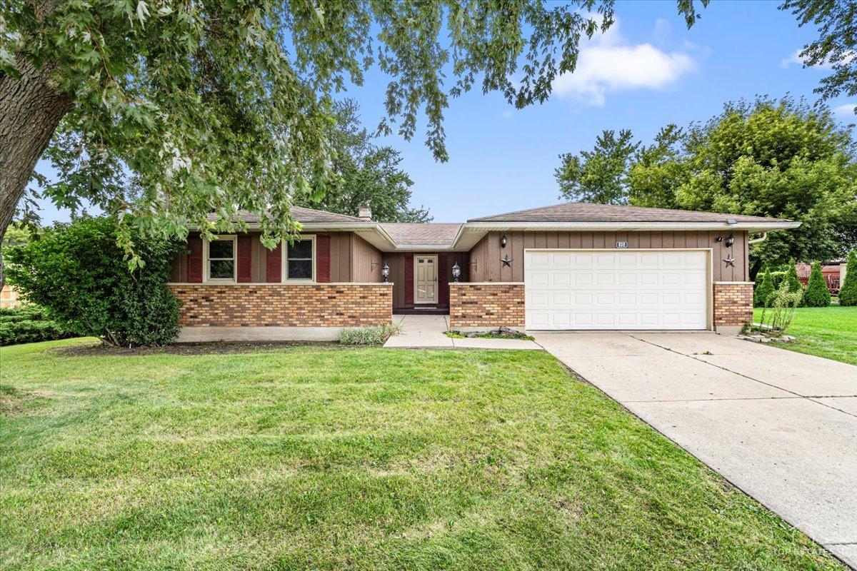 830 Hiawatha Dr., Elgin, IL 60120