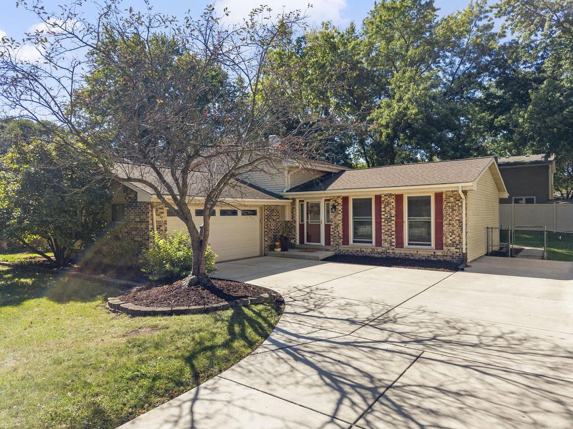 6S174 Lakewood Dr., Naperville, IL 60540