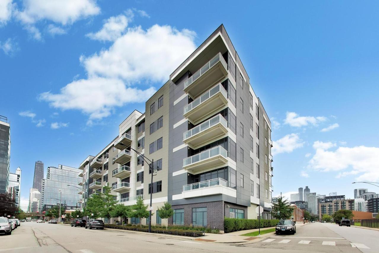 367 W Locust St. #305, Chicago, IL 60610