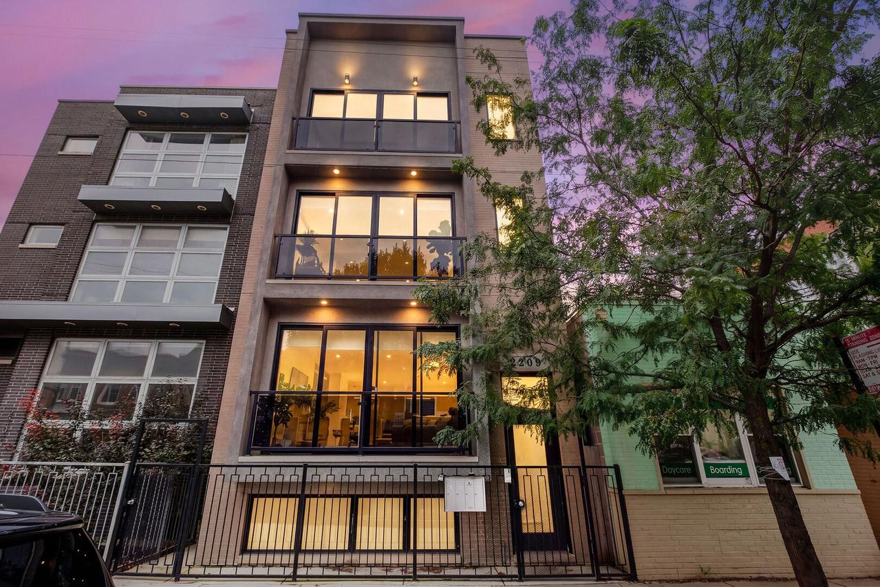 2209 W Belmont Ave. #2, Chicago, IL 60618
