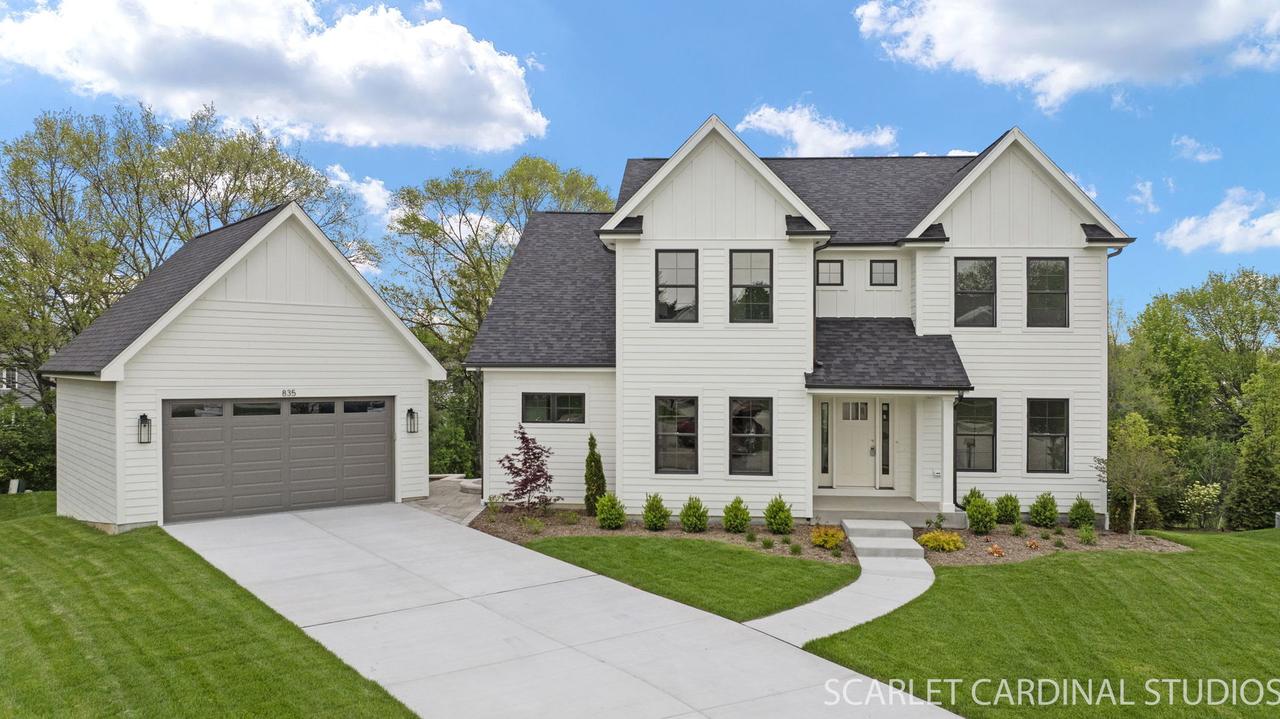 835 Avon Ct., Glen Ellyn, IL 60137