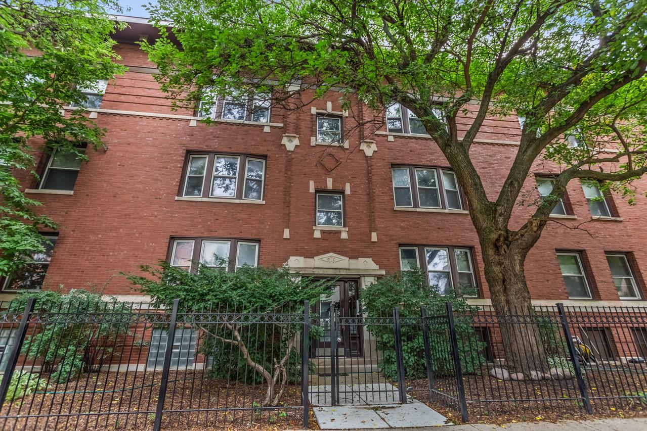 805 W Belle Plaine Ave. #103, Chicago, IL 60613