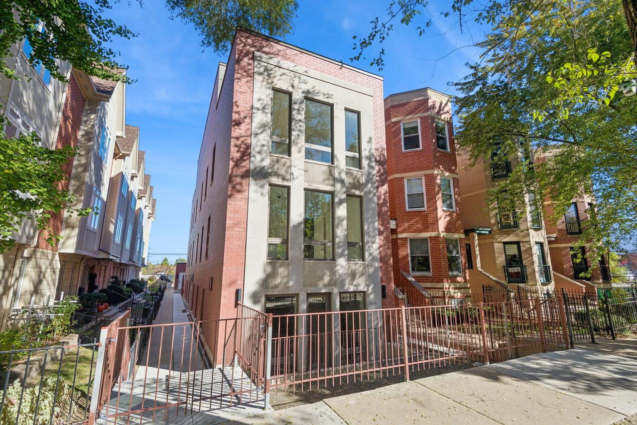 2323 N Lister Ave., Chicago, IL 60614