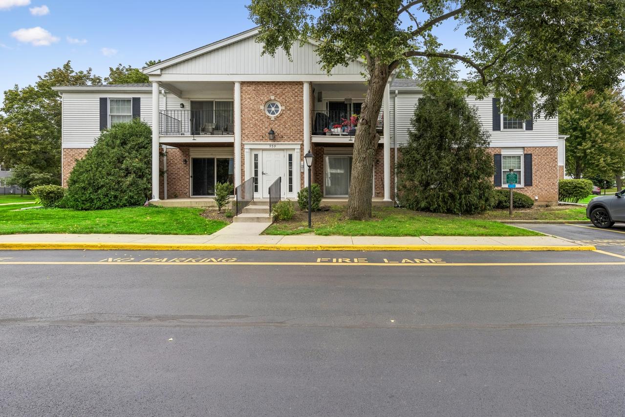 959 Golf Course Rd. #1, Crystal Lake, IL 60014