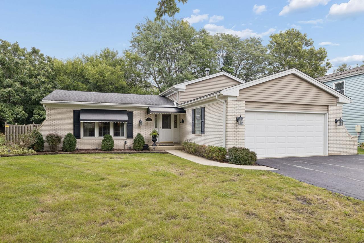 4153 Cumnor Rd., Downers Grove, IL 60515