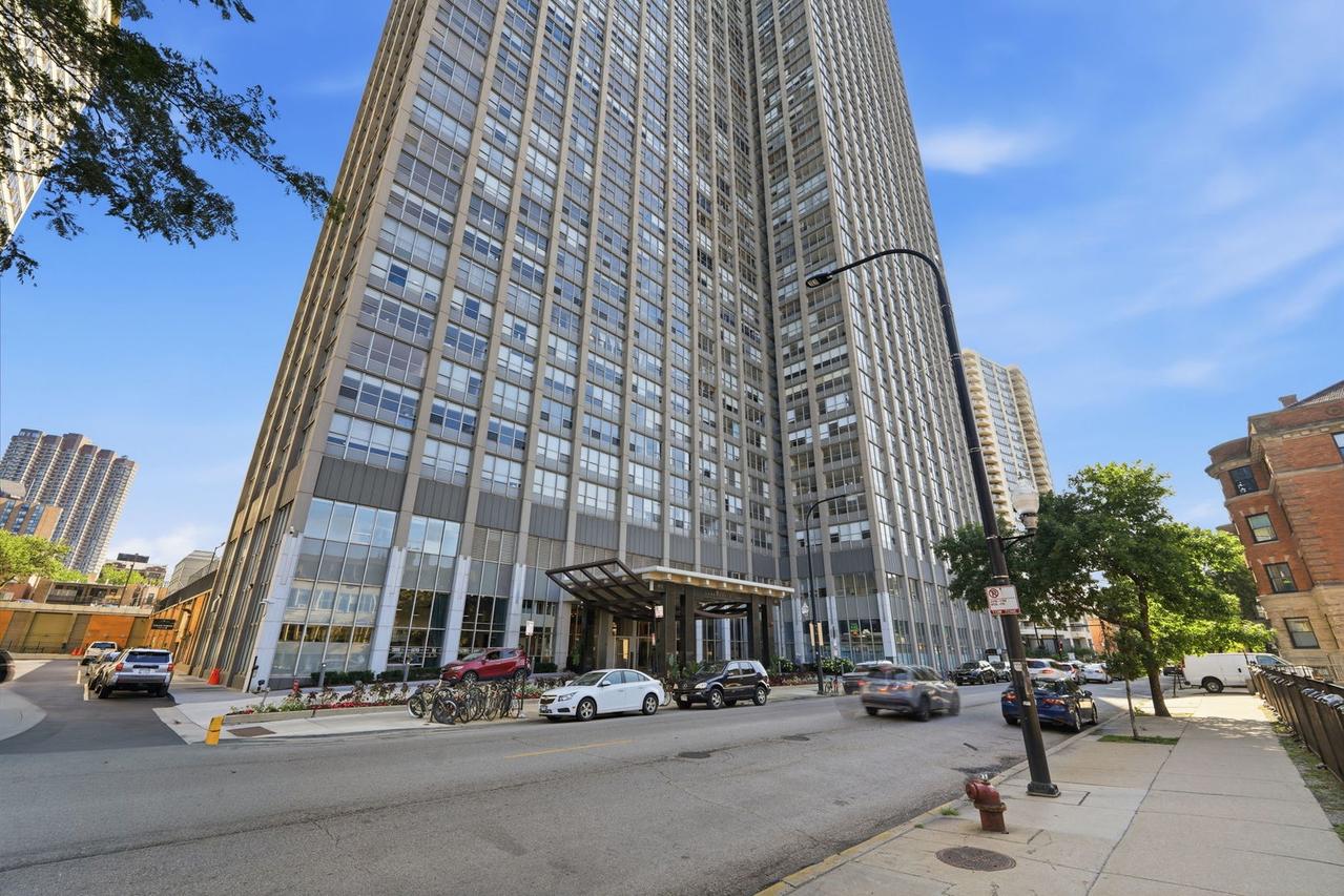 655 W Irving Park Rd. #3404, Chicago, IL 60613