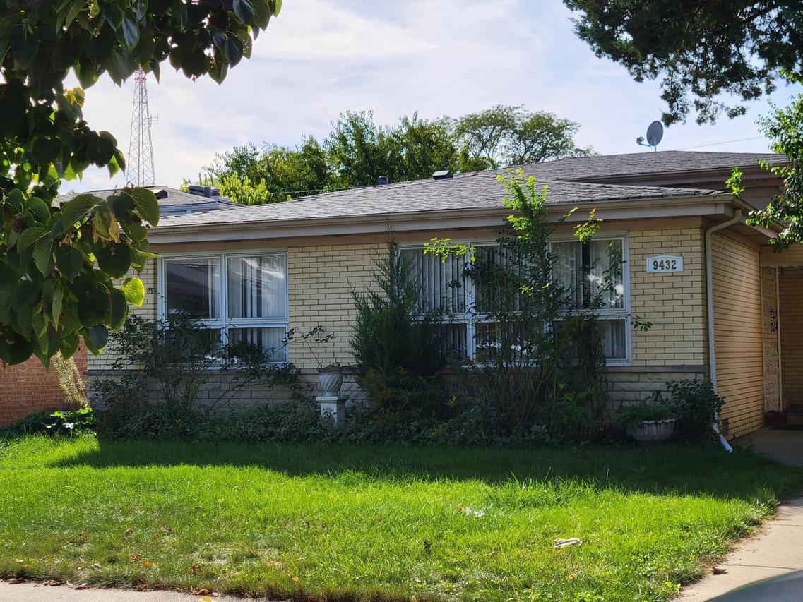 9432 Lavergne Ave., Skokie, IL 60077