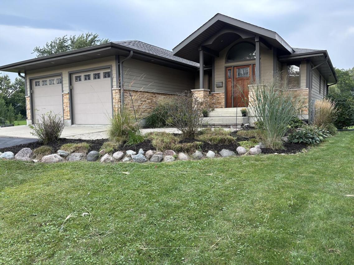 257 N Schryver Ave., Woodstock, IL 60098
