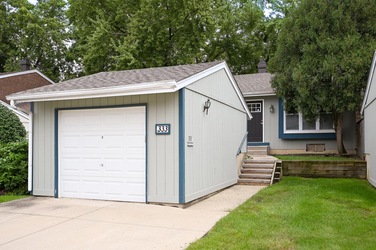 333 Colony Green Dr., Bloomingdale, IL 60108
