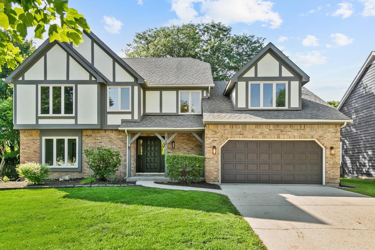 710 Alexandria Dr., Naperville, IL 60565