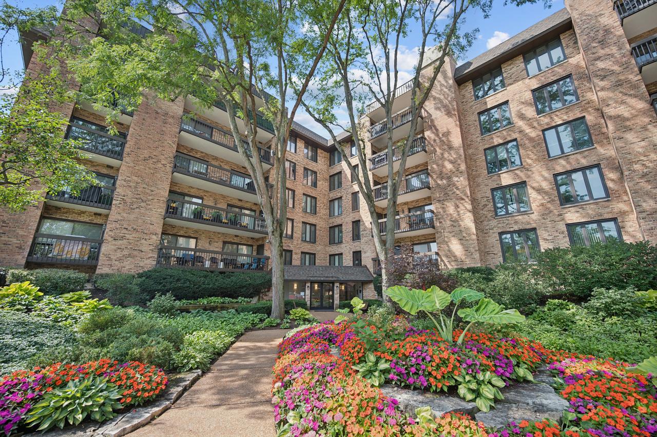 1740 Mission Hills Rd. #303, Northbrook, IL 60062