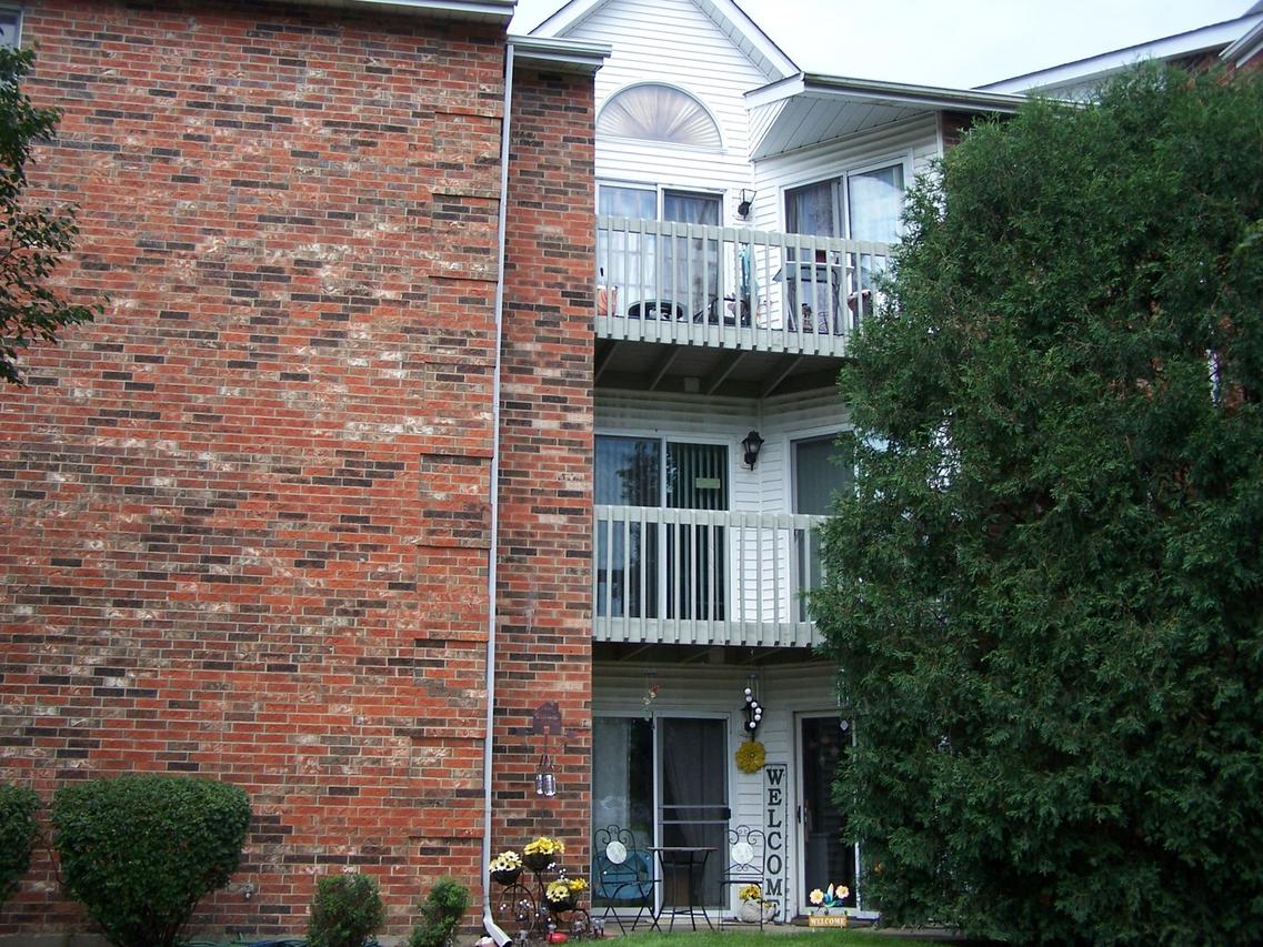 4408 W Shamrock Ln. #2-C, Mchenry, IL 60050