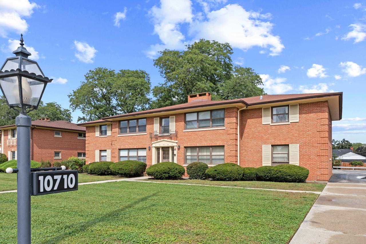10710 W Cermak Rd. #2W, Westchester, IL 60154