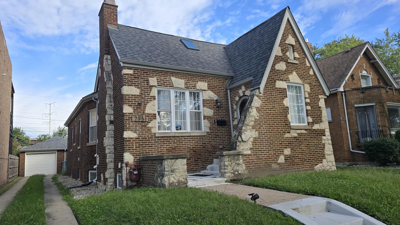 7951 S Blackstone Ave., Chicago, IL 60619