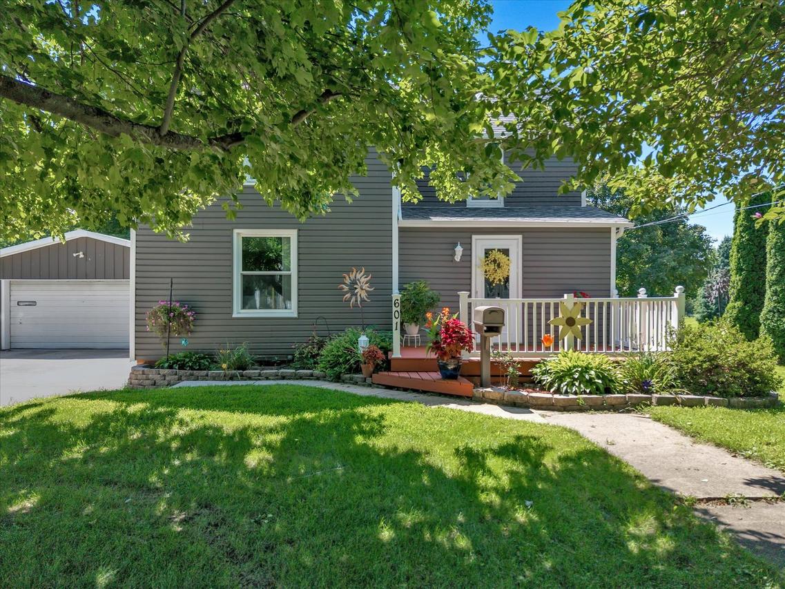 601 W Court St., Cambridge, IL 61238