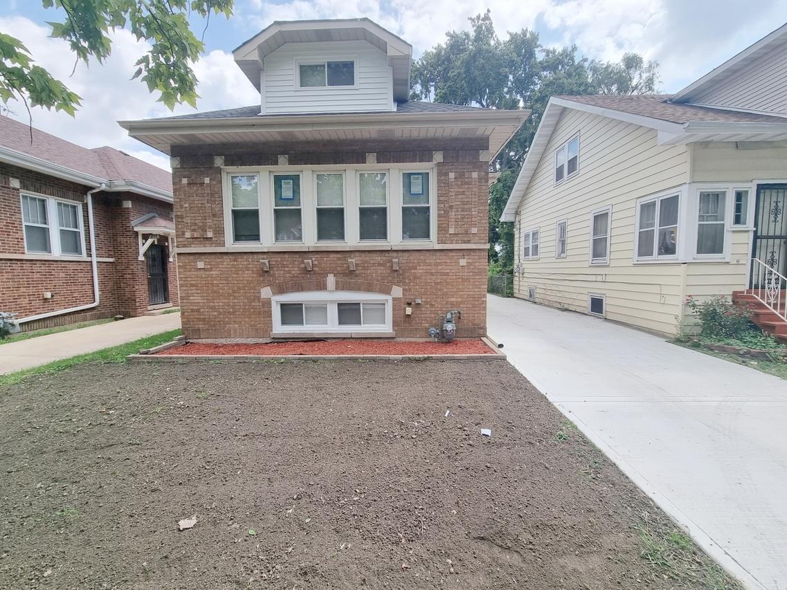 2123 S 10th Ave., Maywood, IL 60153