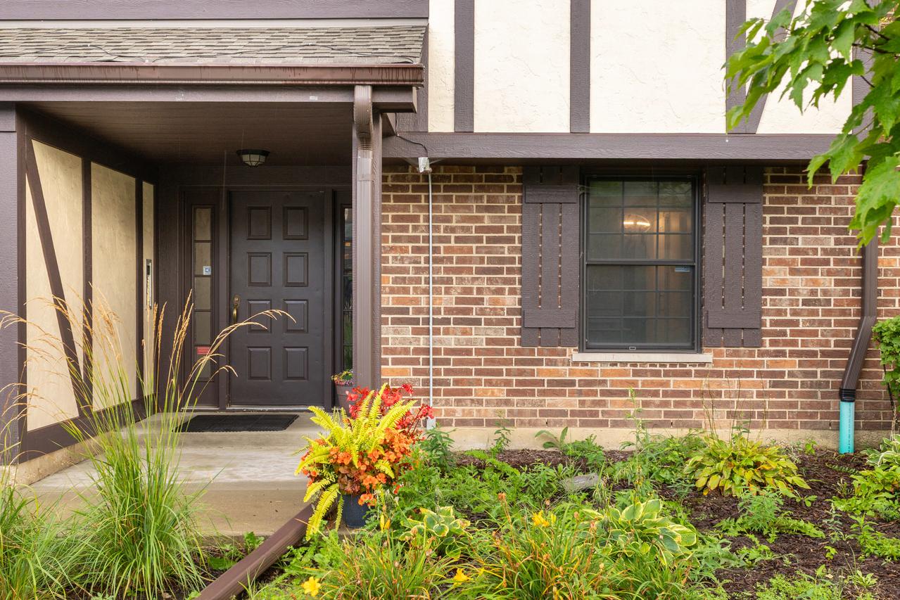 704 Elizabeth Dr. #B, Wood Dale, IL 60191