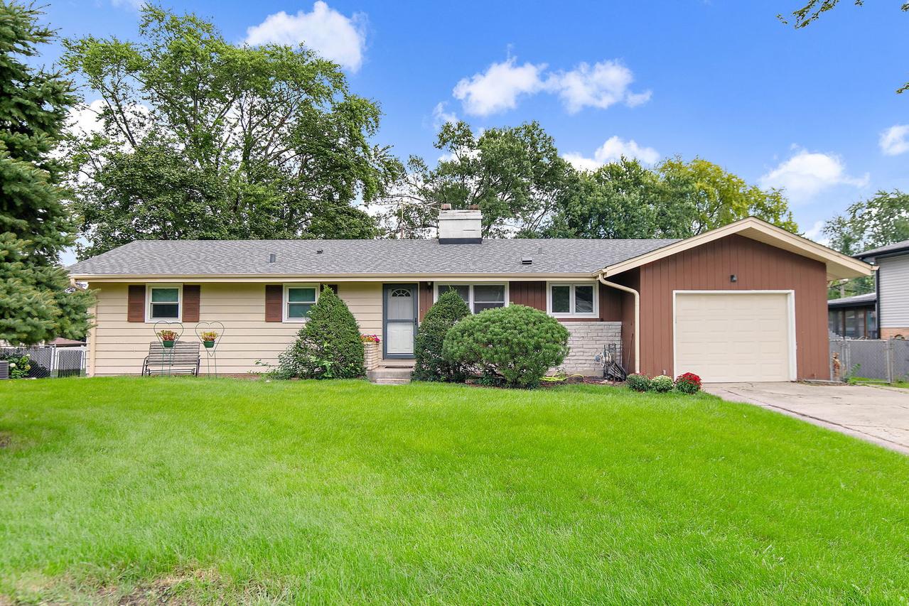 443 Glendale Rd., Roselle, IL 60172