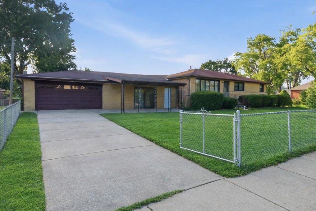 8300 Long Ave., Burbank, IL 60459