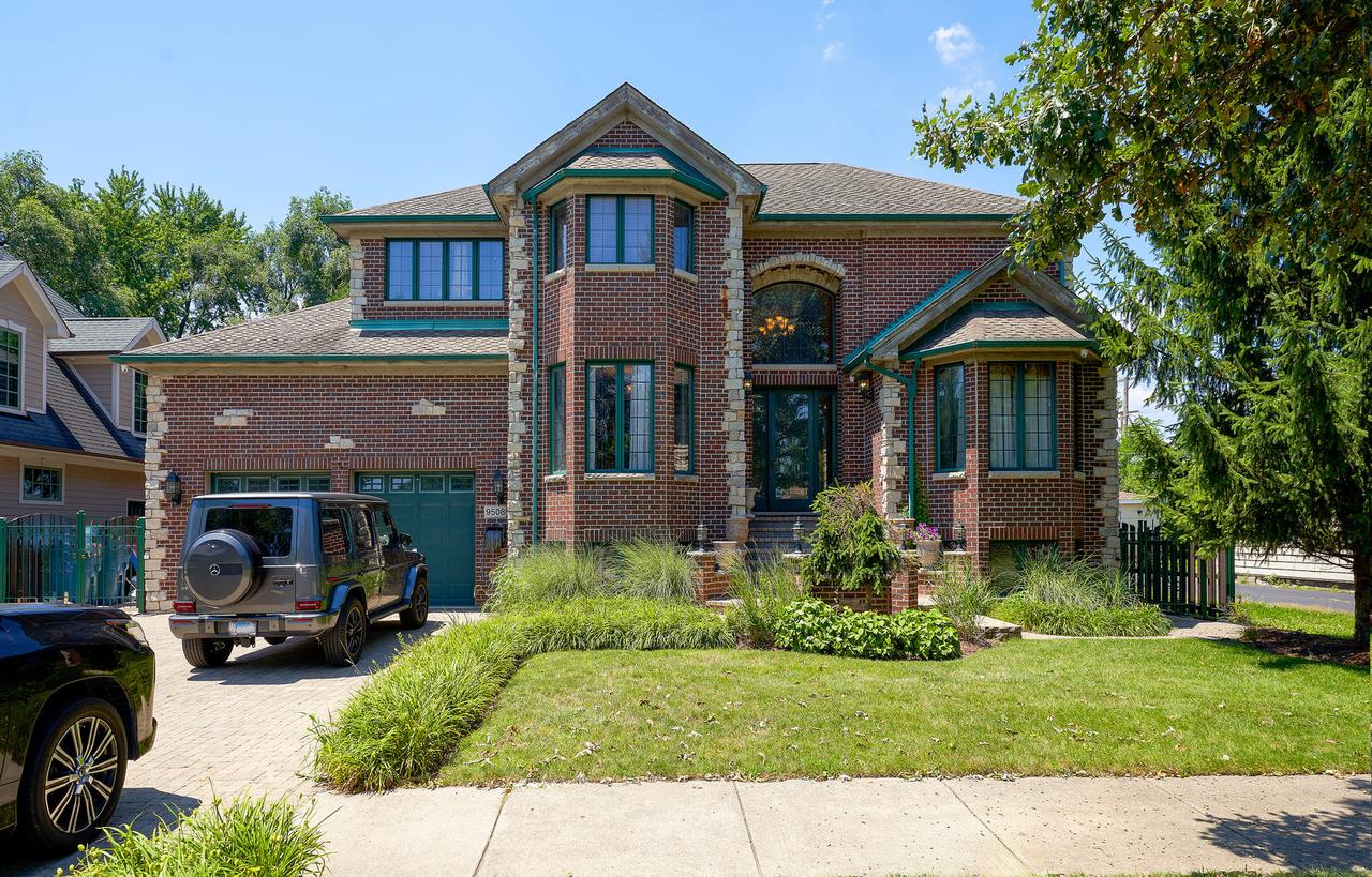 9508 Natoma Ave., Oak Lawn, IL 60453